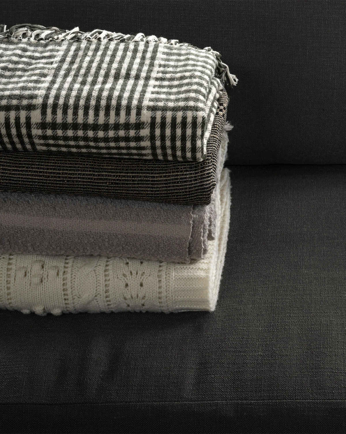 Anwar Woven Throw 4 Anwar Woven Throw - Image 4