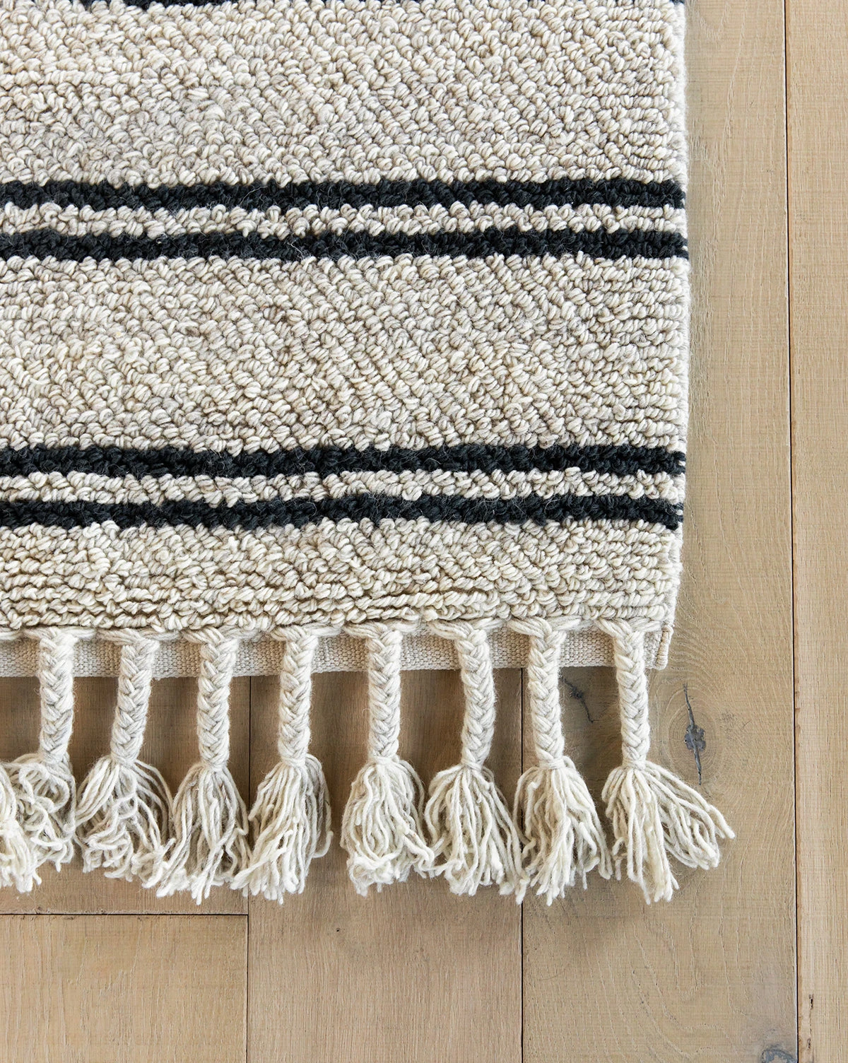 Soliel Handwoven Wool Rug 3 Soliel Handwoven Wool Rug - Image 3