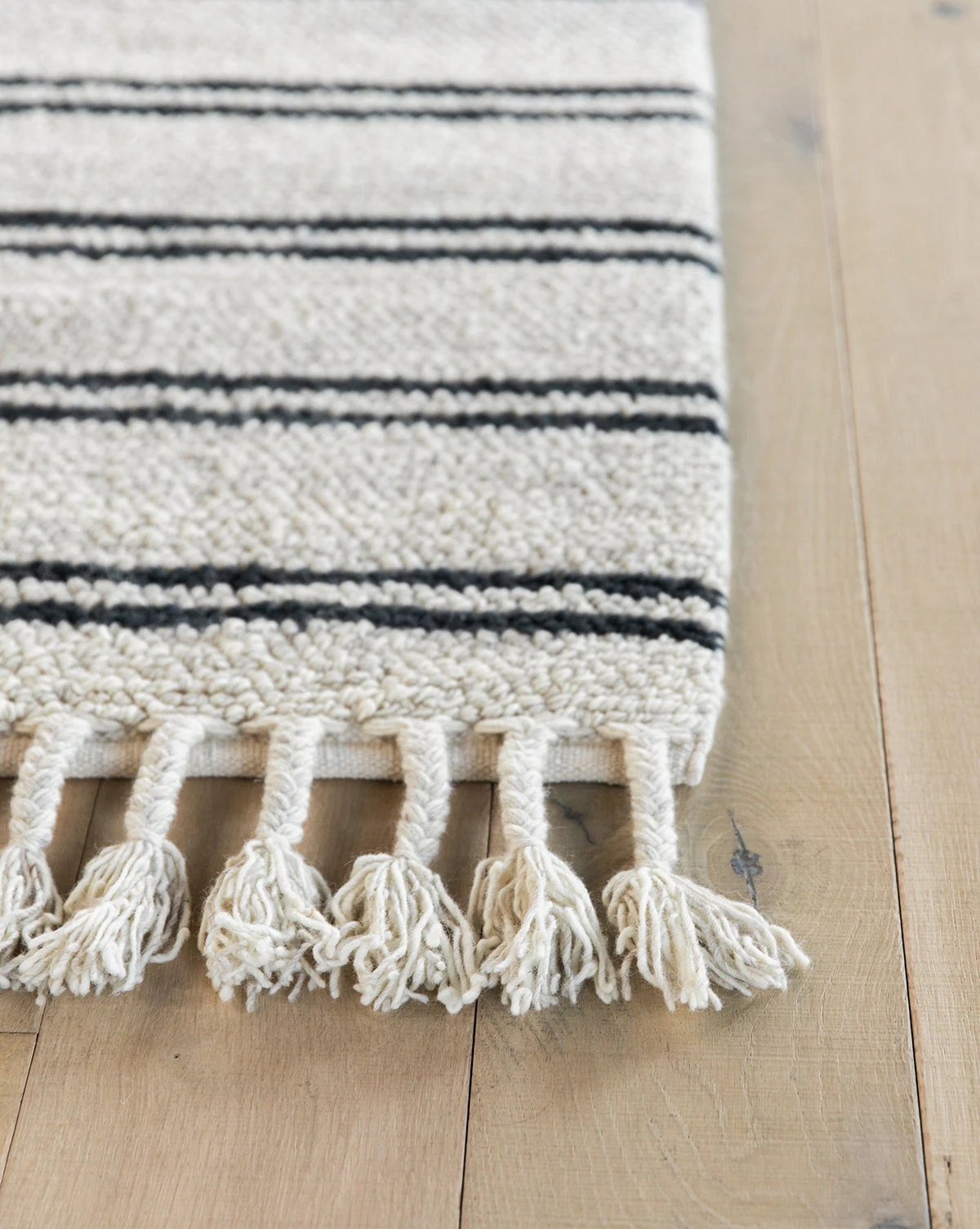 Soliel Handwoven Wool Rug 4 Soliel Handwoven Wool Rug - Image 4